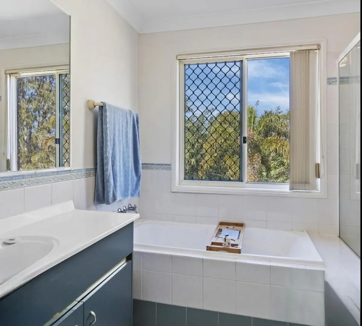 Holiday home Modern Home - 10 Guests - 5 Bedrooms And Pool Bundamba
