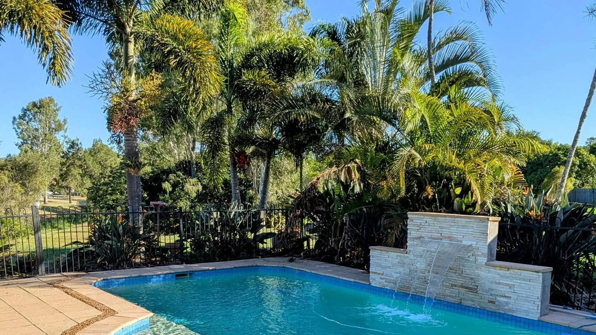 Holiday home Modern Home - 10 Guests - 5 Bedrooms And Pool Bundamba