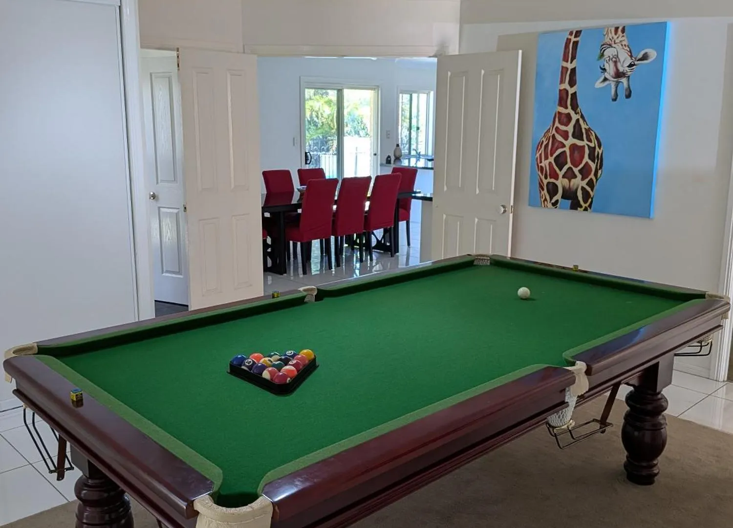 Modern Home - 10 Guests - 5 Bedrooms And Pool Bundamba Holiday home