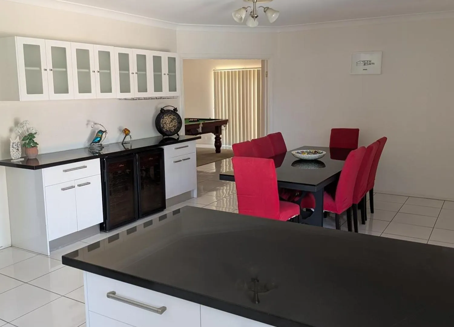 Modern Home - 10 Guests - 5 Bedrooms And Pool Bundamba Holiday home