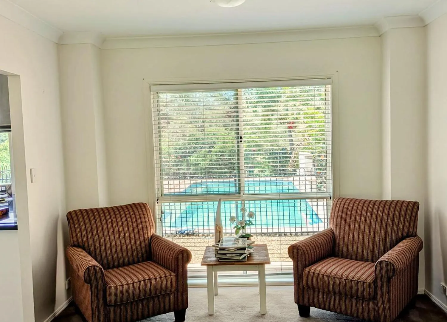 Modern Home - 10 Guests - 5 Bedrooms And Pool Bundamba 0*,